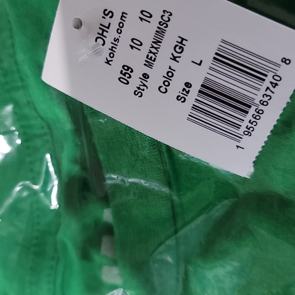 MAD Engine Holiday Tee – L Green Cotton Crewneck “Santa Likes Beer Too” Graphic - Picture 6 of 9